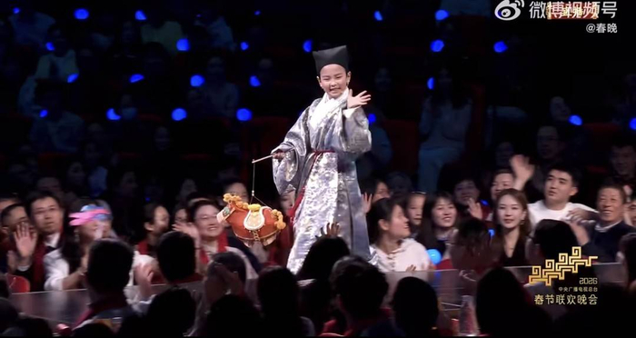 亮相《吉量》的汉族小朋友图据@春晚官微截图