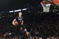 能像拉文那样扣一个吗？杨瀚森：No 那样太疯狂了