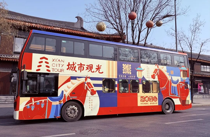 西安城市观光车推出主题装扮。西安市文化和旅游局供图