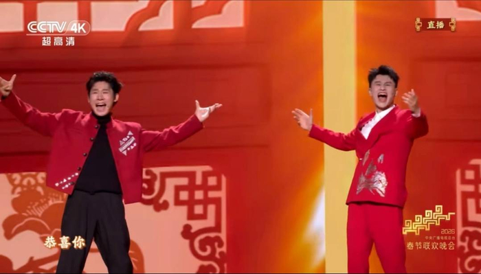 王饼（左）图据央视