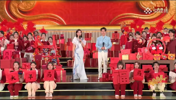 “哭哭马”亮相春晚浙江义乌分会场舞台。 图/央视频截图