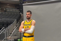 开启新征程！步行者官方晒新援祖巴茨&amp;科比·布朗定妆照拍摄花絮