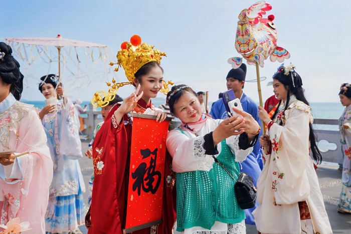 2月17日，天涯海角游览区开展新春嘉年华活动。