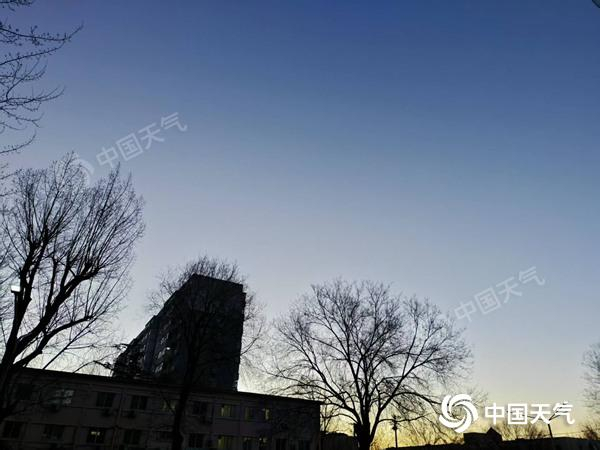 　　今晨，北京天气晴朗。