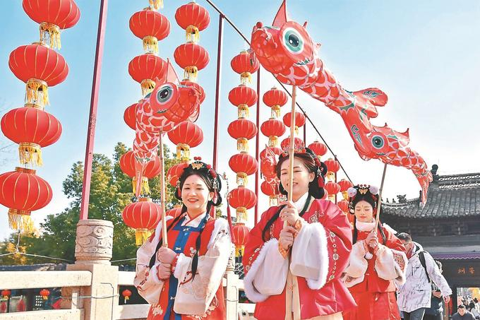 2月17日，如皋市水绘园年味十足。 吴树建 摄