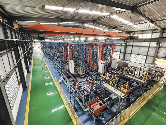 阴极铜智能储运系统。本报记者 张鹏 摄