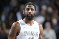 本季薪水3657万！去年夏天欧文刚和独行侠续签3年1.19亿美元