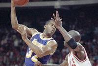 魔术师：祝贺我的好友迈克尔·乔丹生日快乐 期待你获得新成就