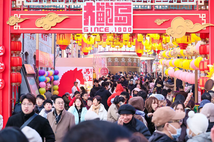 青岛大鲍岛街区糖球会市集现场（资料图片）