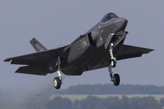 资料图：美国F-35隐身战斗机（来源：央视新闻）