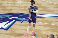 遭遇交通事故！黄蜂记者：拉梅洛·鲍尔未受伤