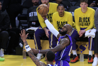 骑士咋签詹姆斯？底薪可直接签 中产需哈登降薪 再高需用阿伦签换