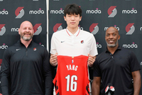 开拓者GM：选中杨瀚森不是商业决定 我们想帮他成为优秀球员