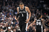 上赛季因右肩深静脉血栓报销！文班：没有比这更好的成长经历