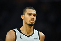 米奇：文班和科内特的双塔组合潜力很大 平衡出场时间会有难度