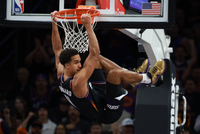 布克因伤退场！伊戈达罗谈伤病：我们的现有阵容足以赢下比赛