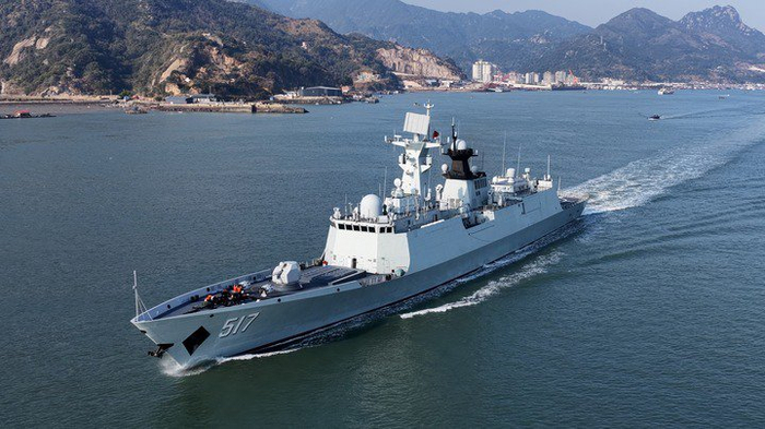 2月9日，海军衢州舰出航执行春节期间战备巡航任务。（吴龙威 摄）