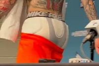 放飞自我！三球赛后光膀子接受采访 中途离席露出打底裤