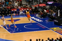 火箭传球经典失误！拉梅洛·鲍尔身后抢断 助攻米勒一飞冲天