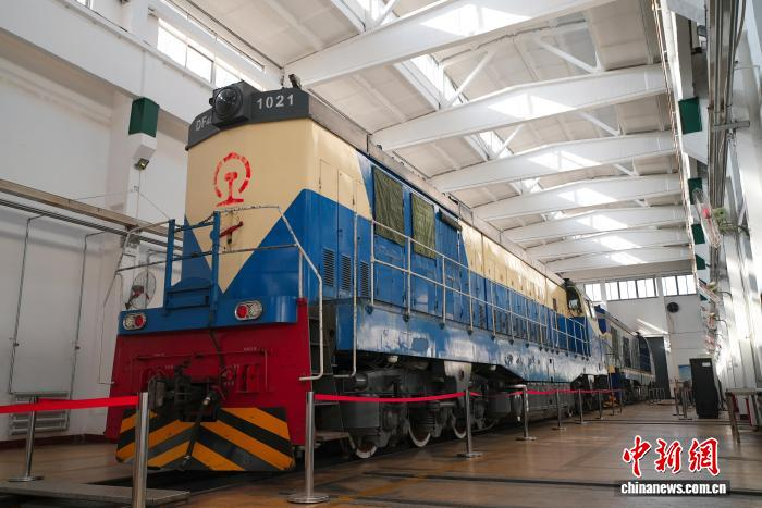  图为内燃机车陈列展区。邹城市委宣传部供图