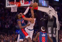 唐斯面对面硬刚惨遭血帽 布伦森在替补席没眼看了🫣