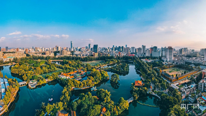 风光宜人的翠湖，扮靓春城美景（央广网记者  魏文青  摄）