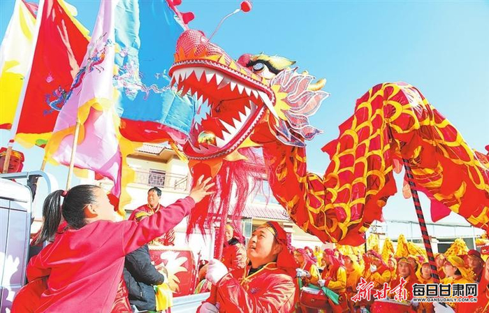 酒泉市肃州区下河清镇举行民俗展演活动。新甘肃·甘肃日报通讯员 高宏善