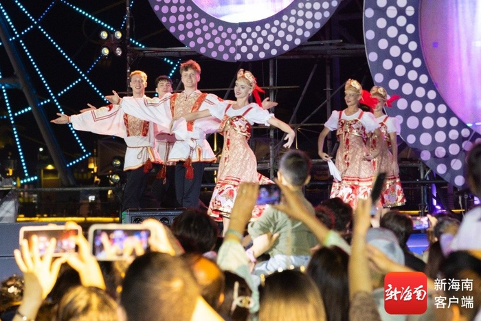 春节假期，白俄罗斯国家级歌舞团亮相海南海洋欢乐世界。受访者供图