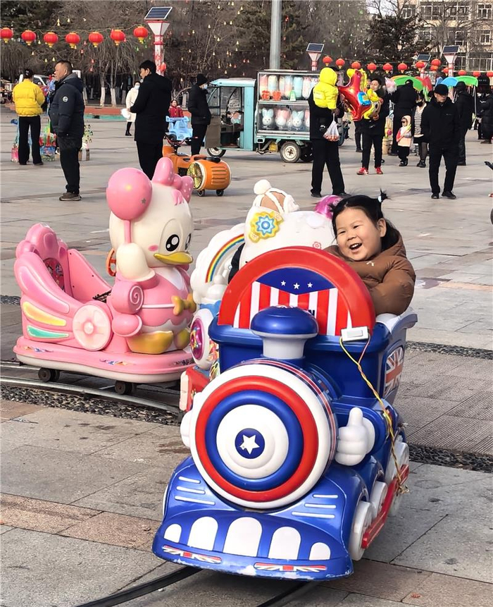 　　快乐的萌娃。