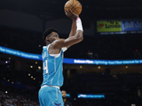 不手软！布兰登·米勒三分命中还打成2+1 率队紧咬比分