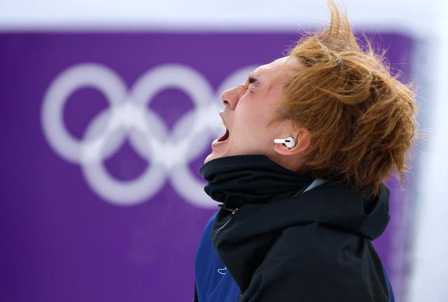 2月18日，中国选手苏翊鸣在比赛后庆祝。新华社记者 王鹏 摄