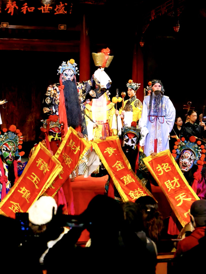 正乙祠戏楼春节期间上演沉浸式昆曲吉祥大戏《天官赐福》。本报记者 方非摄