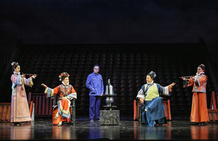 首都剧场春节期间上演人艺《正红旗下》。本报记者 方非摄