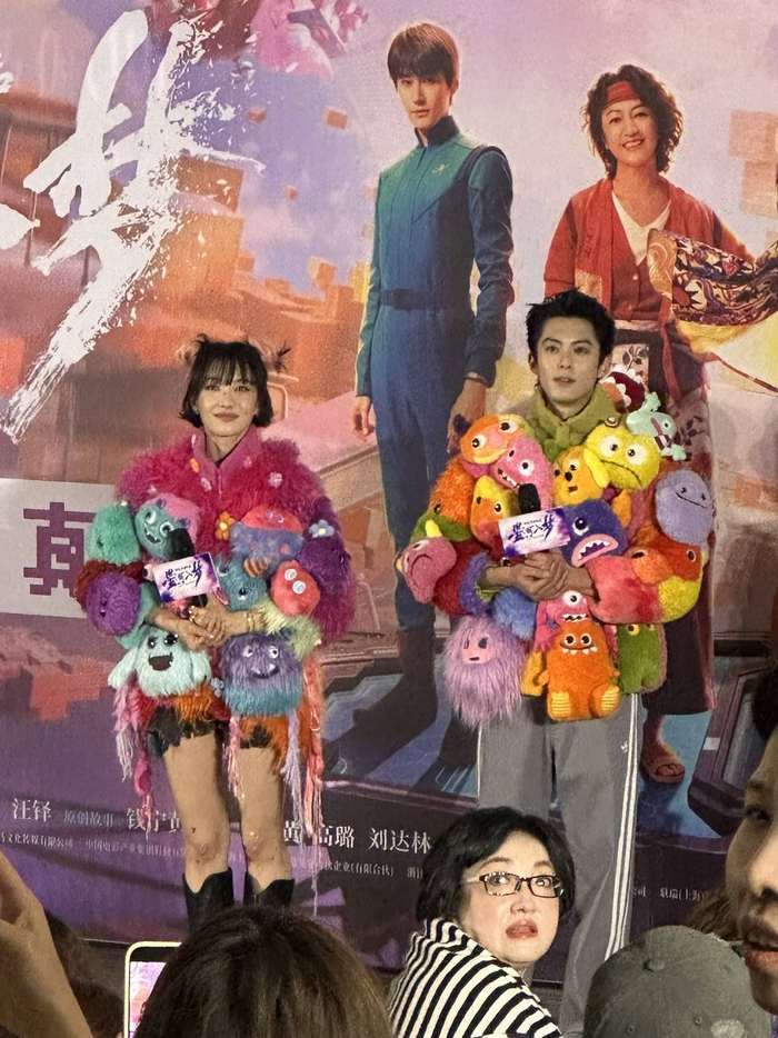 宋茜、王鹤棣在成都路演现场 