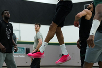 希腊怪兽即将复出&amp;已缺战10场！字母哥晒训练暴扣照：⏳💯