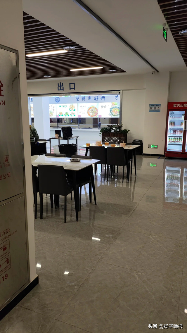 医院的配套食堂。网友供图