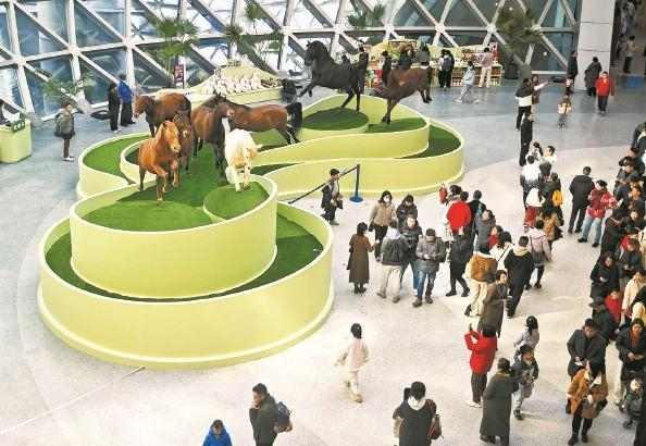 科技馆不断丰富个性化导览体验，满足观众的不同需求 新民晚报记者 陶磊 摄