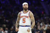 媒体人：尼克斯球员太闷了 阿尔瓦拉多能搅和局面&amp;上去对喷对着干