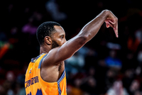 队记：上海队国内球员今天开工 洛夫顿白边弗格预计初十左右归队