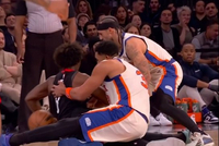 唐斯凶狠扑球 一屁股坐到泰特右膝致后者受伤 被队友搀扶离场