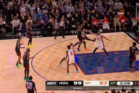 防守建功！布伦森奋力堵枪眼 造成阿门进攻犯规