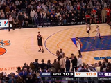 陷入困境！杜兰特持球强攻出现失误 火箭交出球权