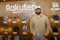 库里出席赞助商乐天的活动！在与UA分道扬镳后 罕见与UA球鞋同框