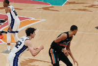 😲外星人！绝对外星人！文班晃晕雷诺的起手式竟然是单手胯下