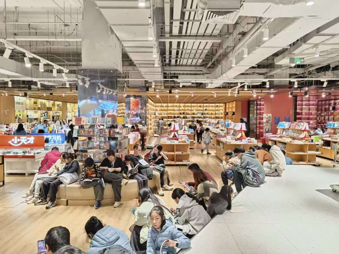 书店里的人流有了增加