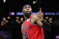 名记：亚布塞莱放弃球员选项 只为去能上场的球队 今夏或重回欧洲