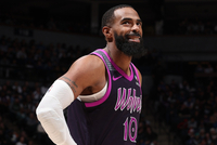 芬奇：康利防守端很拼能顶住人 或许该让他多打会