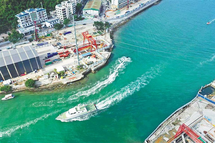 在三亚市天涯区，三亚首个水下隧道工程——三亚河口通道工程正加速推进，目前已完成首次海底贯通。本组图片均由中铁二十局供图