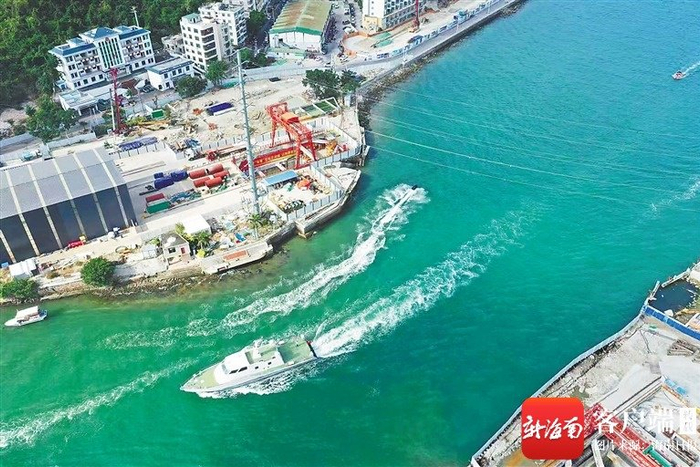 在三亚市天涯区，三亚首个水下隧道工程——三亚河口通道工程正加速推进，目前已完成首次海底贯通。中铁二十局供图