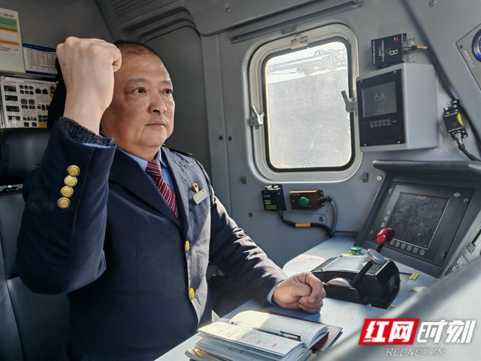 李伟杰。